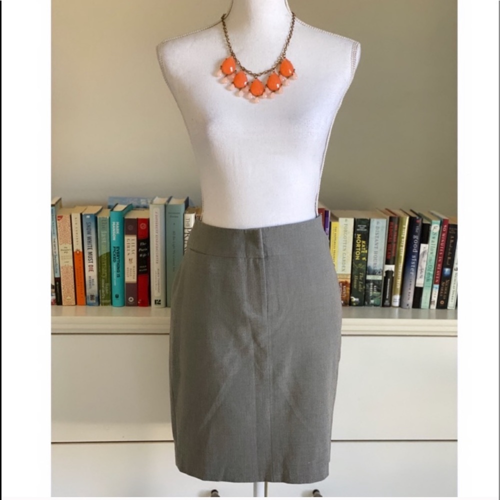2/$10 Ann Taylor | Grey Pencil Skirt